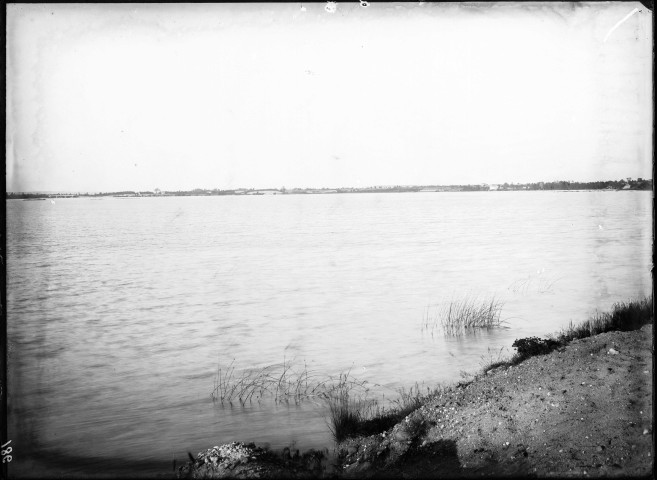 Canal de Jonage : vue du déversoir entre 8K850 et 11K200 (juin 1902).