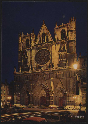 Lyon. La Primatiale Saint-Jean, de nuit.