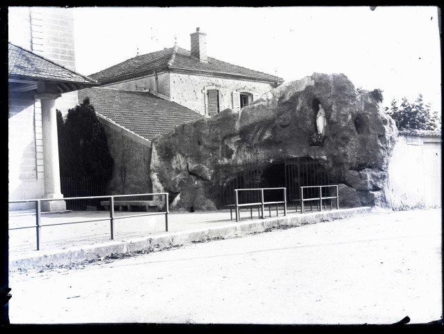 Grotte Notre-Dame de Lourdes à Saint-Joseph-en-Beaujolais.