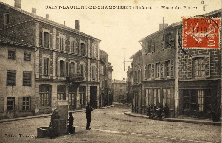 Saint-Laurent-de-Chamousset. Place du Plâtre.