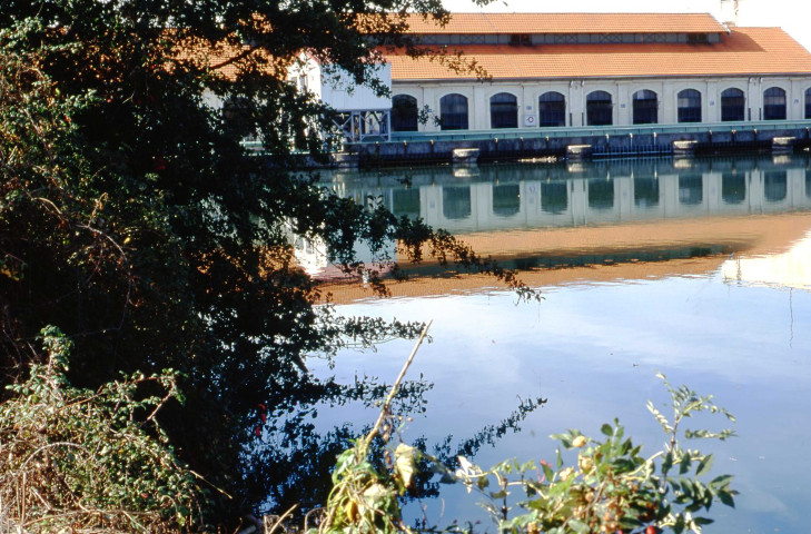Centrale hydroélectrique de Cusset (octobre 2001).