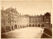 Plan légèrement resserré.