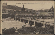 Lyon. Le pont de la Guillotière, l'Hôtel-Dieu et Fourvière.