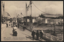 La passerelle et l'exposition coloniale.