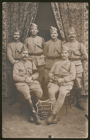 Photographies de groupes de soldats du 43e Régiment d'infanterie, 9e bataillon.