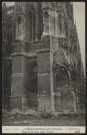 Cathédrale de Reims après l'incendie. Base de la tour Nord-Ouest.