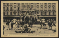 Lyon. Place des Terreaux, fontaine Bartholdi, les pigeons.