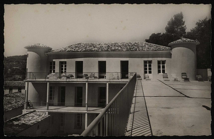 Le château, vue depuis la terrasse supérieure.