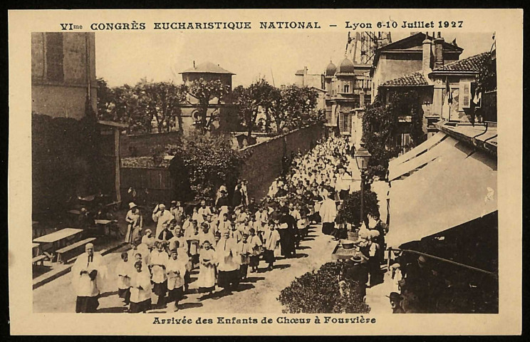 Arrivée des Enfants de Chœur à Fourvière.