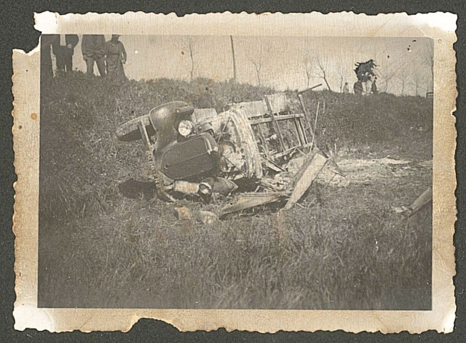 Avec témoins, forces de l'ordre ou passants.