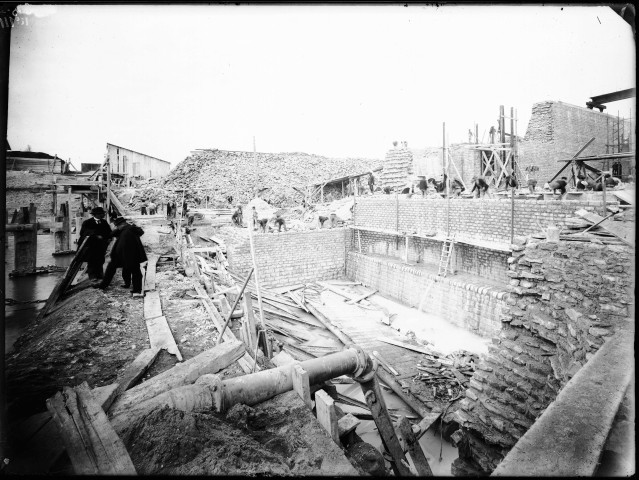 Canal de Jonage : éclude double au 15K780, équipement à l'emplacement du mur de chute (30 mars 1897).