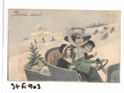 En voiture dans un paysage enneigé avec une fillette et un garçonnet, un sapin et des jouets.