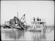 Canal de Jonage : excavateur exécutant les fouilles de l'écluse double, sas aval au 15K750 (4 février 1896).