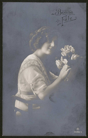 Avec bouquet de roses.