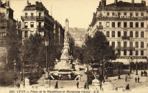 Lyon. Place de la République et le monument Carnot.