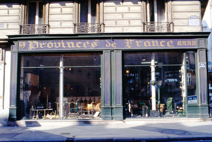 Devantures de commerce.