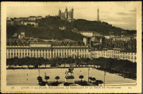 Lyon. Place Bellecour, le basilique et la tour de Fourvière.