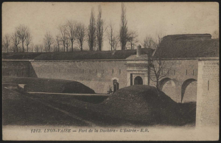 Lyon. Fort de la Duchère à Vaise, l'entrée.