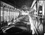 Canal de Jonage : usine barrage, vue des alternateurs.