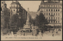Lyon. Place de la République et le monument Carnot.