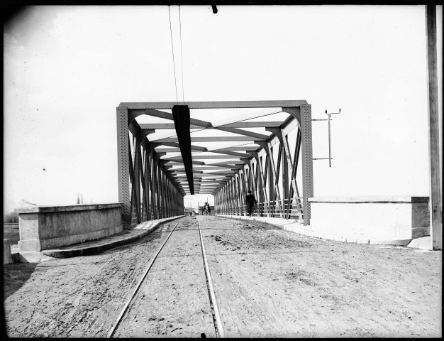 Canal de Jonage : pont de la porte de Vaulx-en-Velin au 18K345 (mars 1908).