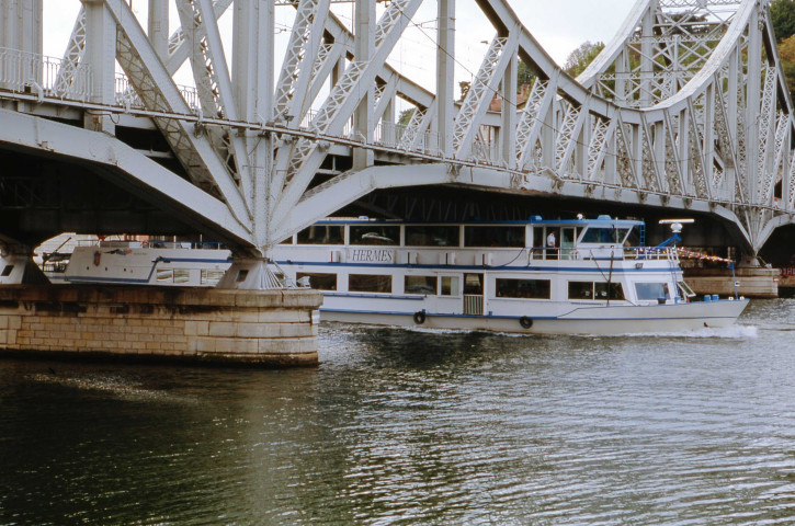 Janvier, mars-avril, août-octobre 2002.