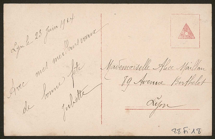 Garçonnet en costume bavarois.