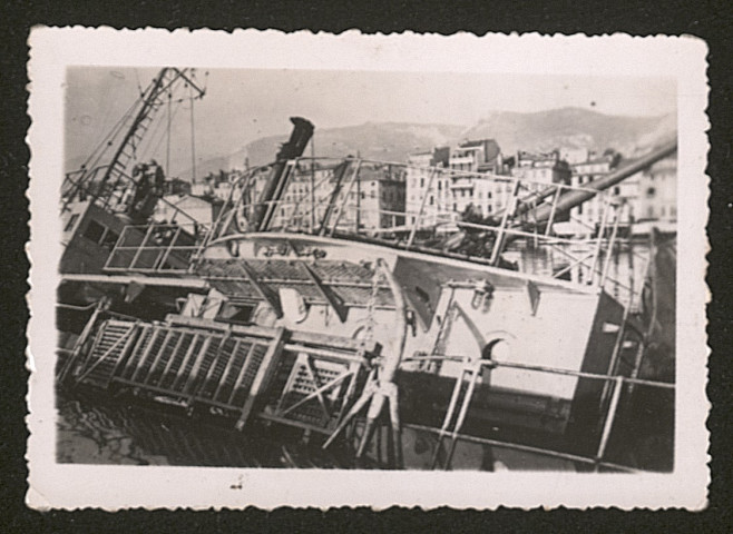 Sabordage de la flotte française à Toulon.