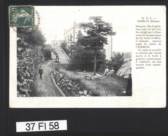 Hospice Sainte-Angèle, vue du pont en rocaille et ciment donnant accès à la forêt.