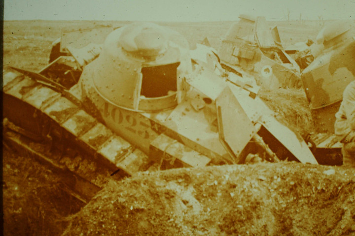 Plateau de Mennejean, tanks détruits.