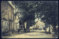 Avenue de Carpentras et bureau des Postes.