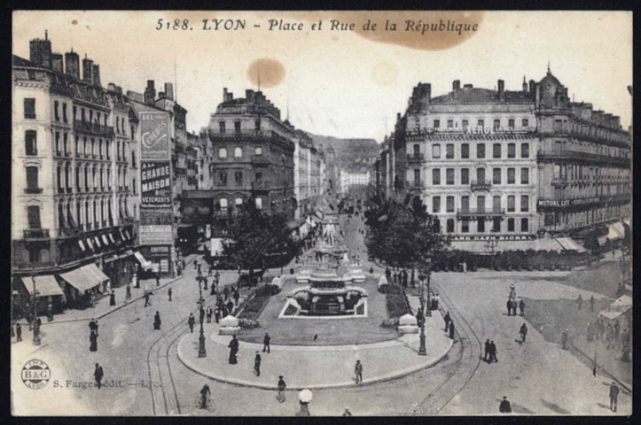 Place et rue de la République.