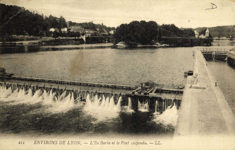 Lyon. L'Ile Barbe et le pont suspendu.