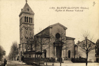 Sainte-Foy-Lès-Lyon. L'église et l'avenue Valioud.
