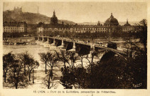 Lyon. Pont de la Guillotière, perspective de Hôtel-Dieu.