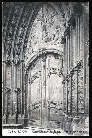 Portail de la primatiale Saint-Jean.