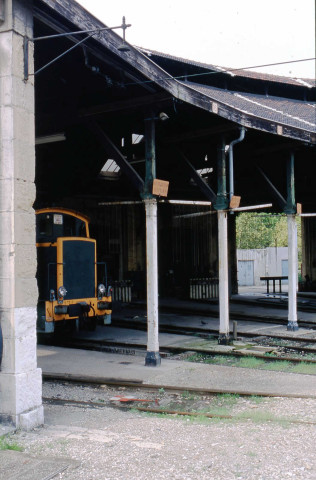 Gare de Perrache (septembre 2002) et dépôt TCL (octobre 2001).
