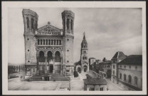 Lyon. Notre-Dame de Fourvière et l'ancienne chapelle.