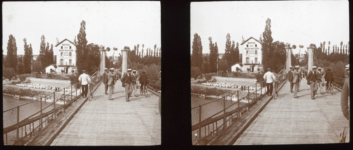 Promenade sur le pont (juin 1901).