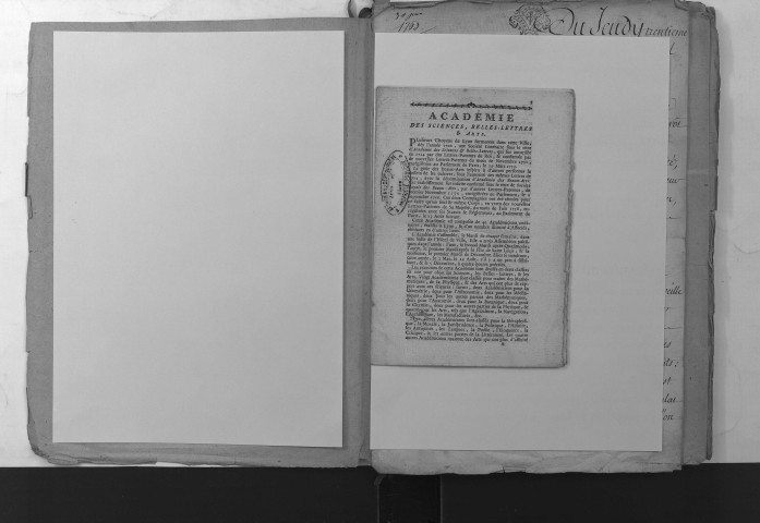 Missions confiées à l'Académie. Fonctionnement et vie académique interne.