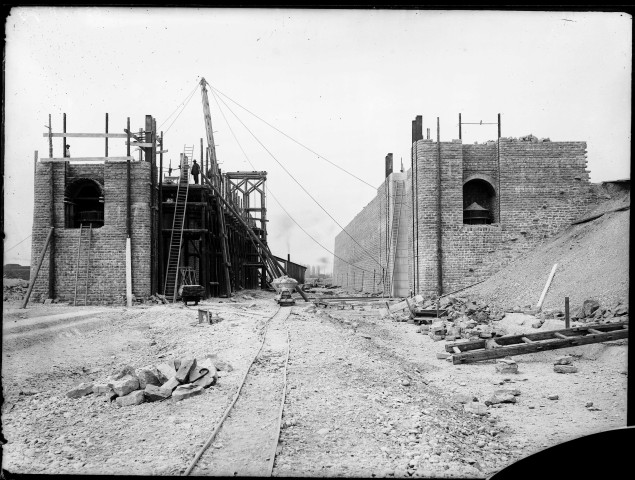 Canal de Jonage : écluse double au 15K750, vue du sas amont (26 mars 1896).