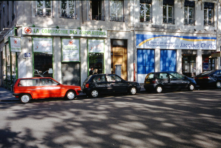 Devantures de commerces (juin 2001, février-avril 2002).