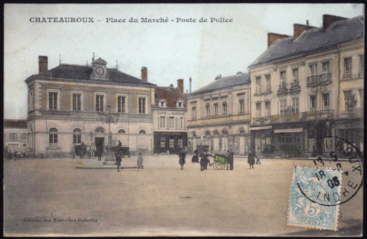Place du marché et poste de police.