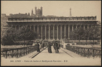 Lyon. Le palais de justice et la basilique de Fourvière.