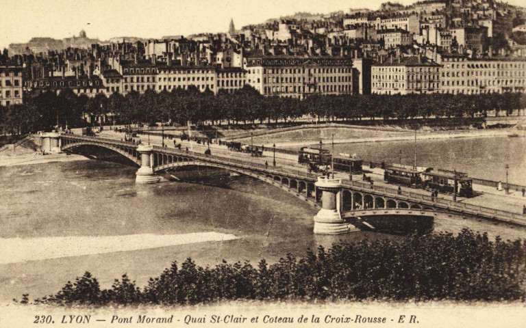 Lyon. Pont Morand, quai Saint-Clair et coteau de la Croix-Rousse.
