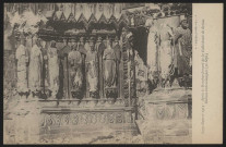 Après le bombardement de la cathédrale, statues endommagées (30 septembre).