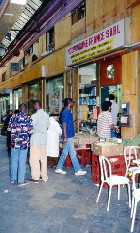 Devantures de commerce.