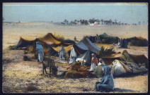 Campement de tentes dans le désert.