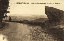 Yzeron. Roche de la Grenouille. Route de Thurins.