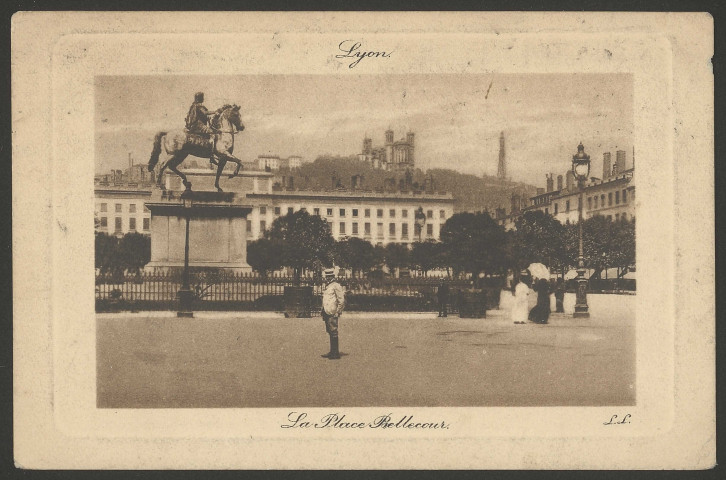 Lyon. La place Bellecour.